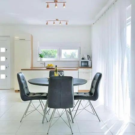 빌라 Beachfront Villa Klaudija *