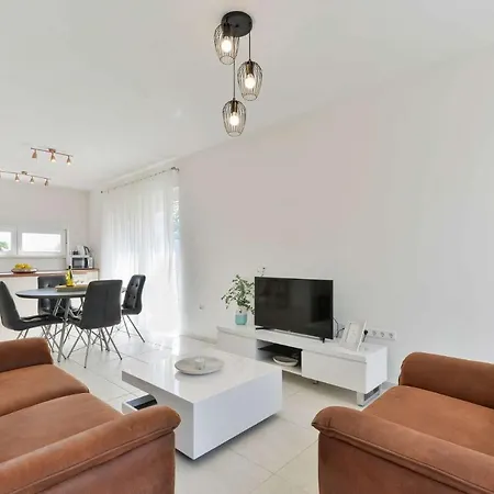 빌라 Beachfront Villa Klaudija
