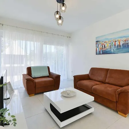 Beachfront Villa Klaudija 빌라