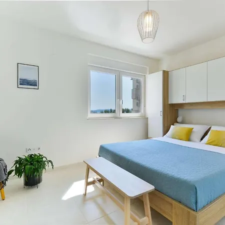 Beachfront Villa Klaudija * Sukošan