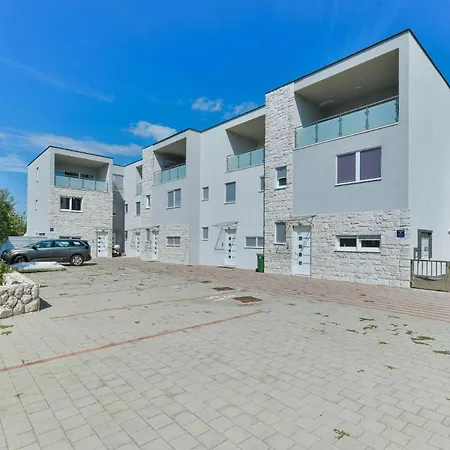 Beachfront Villa Klaudija * Sukošan